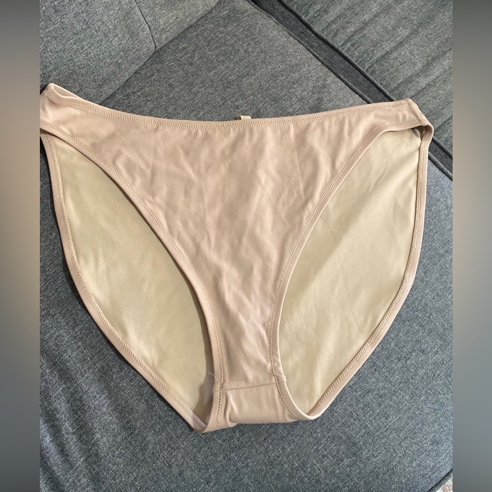 Skims bikini bottom